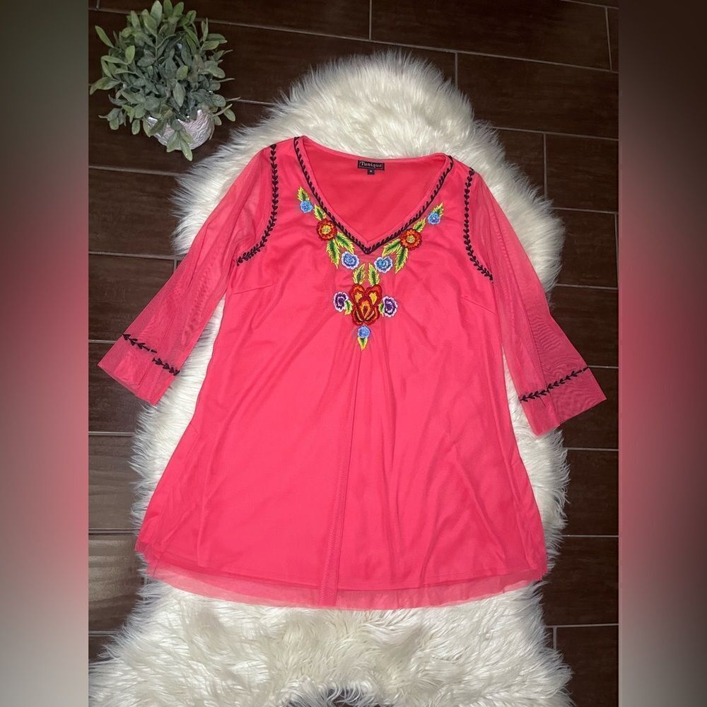 Tunique Coral b neck embroidery tunic sz medium